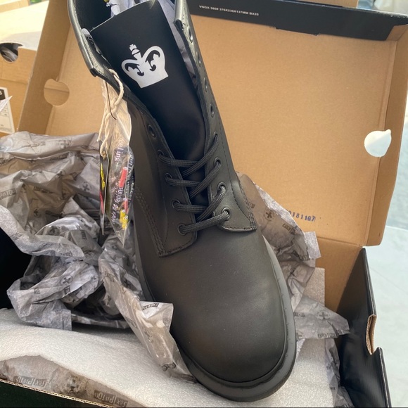🔥DR MARTENS 1460 SEX PISTOLS NO FUTURE NWT - Picture 6 of 10